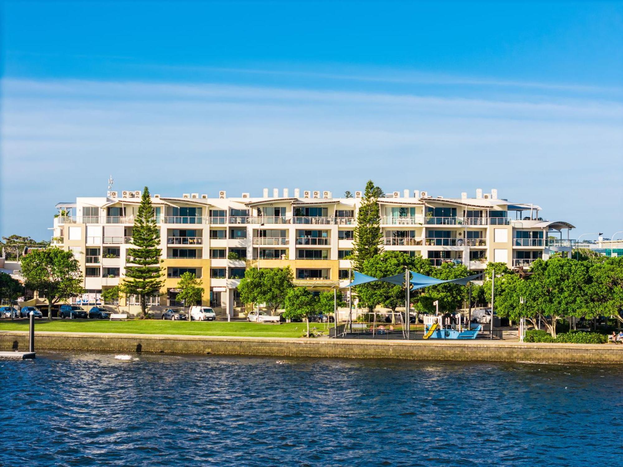 ริเวอร์ไซด์ ฮอลิเดย์ อพาร์ตเมนท์ Aparthotel บัลลินา ภายนอก รูปภาพ